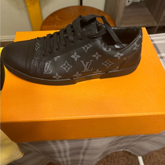 Authentic Louis Vuitton Men’s sneakers - Picture 4 of 9